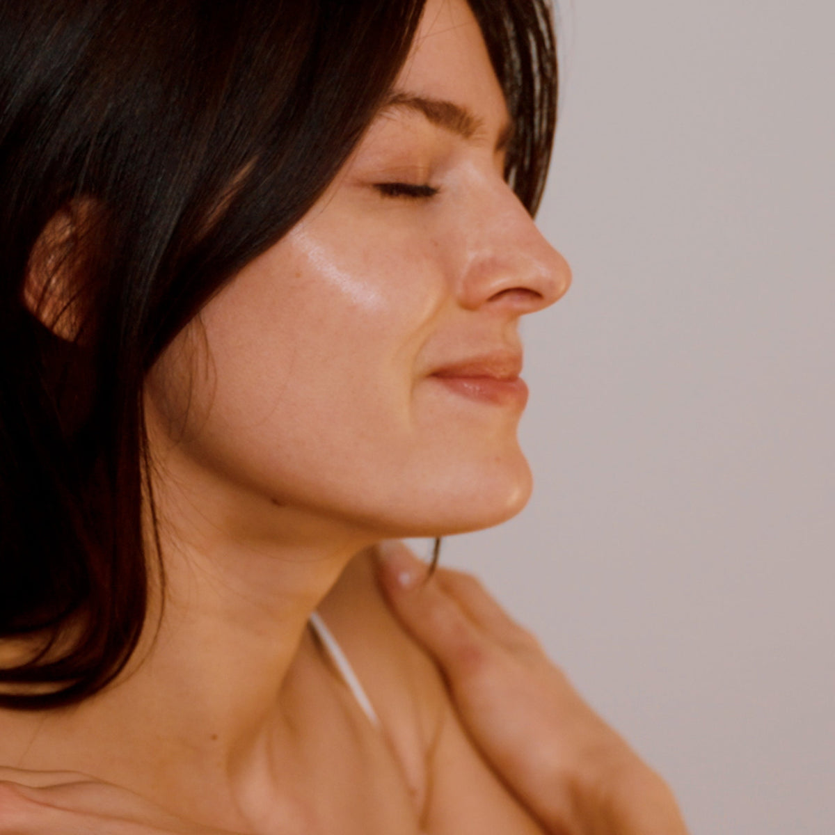 Aktivierungsöl ANISSA Naturkosmetik Modelbild