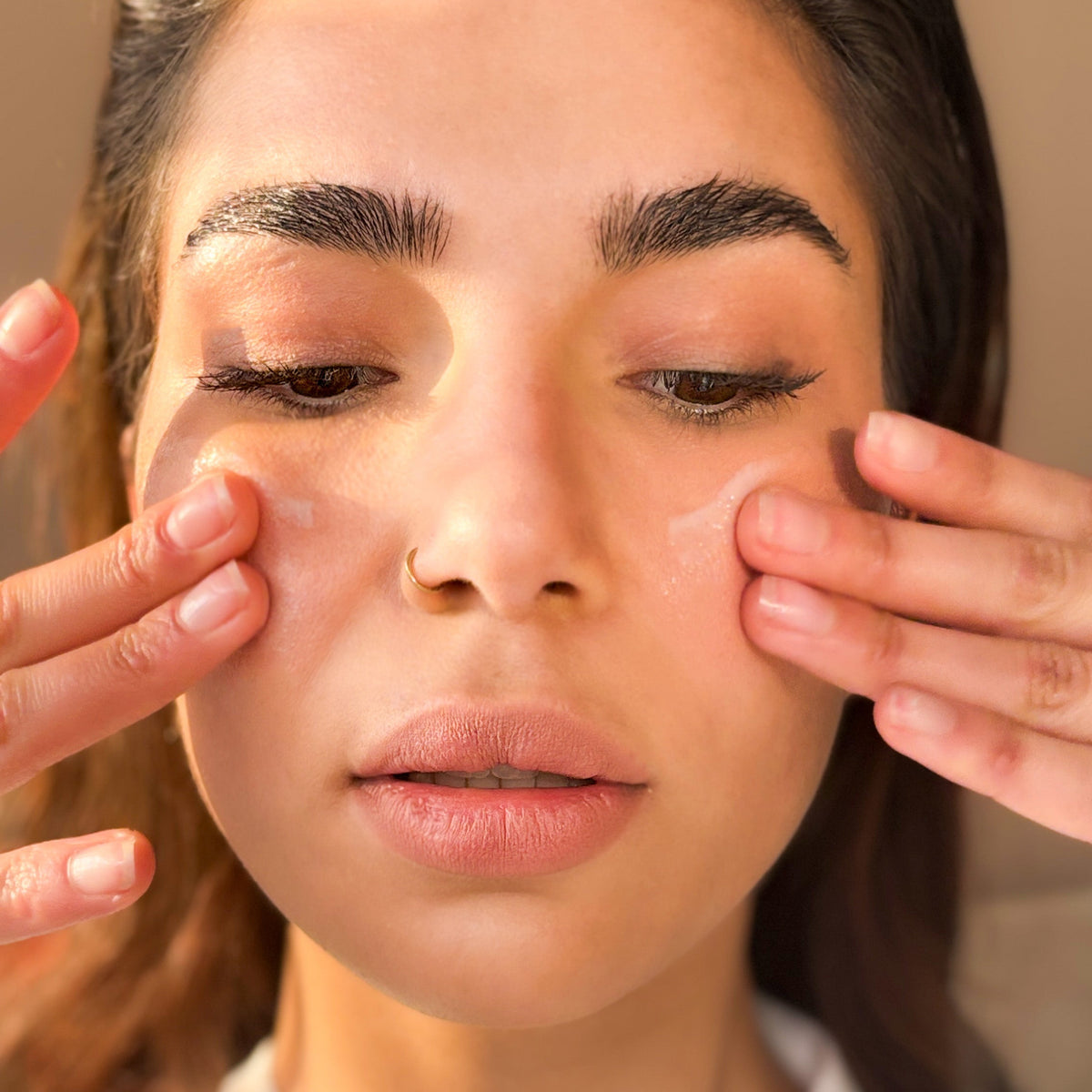 Reinigungsmilch ANISSA Naturkosmetik Anwendungsbild
