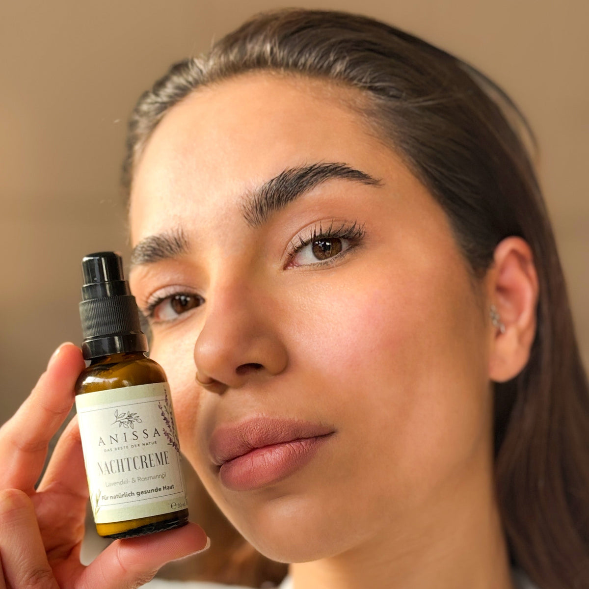 Nachtcreme ANISSA Naturkosmetik Anwendungsbild