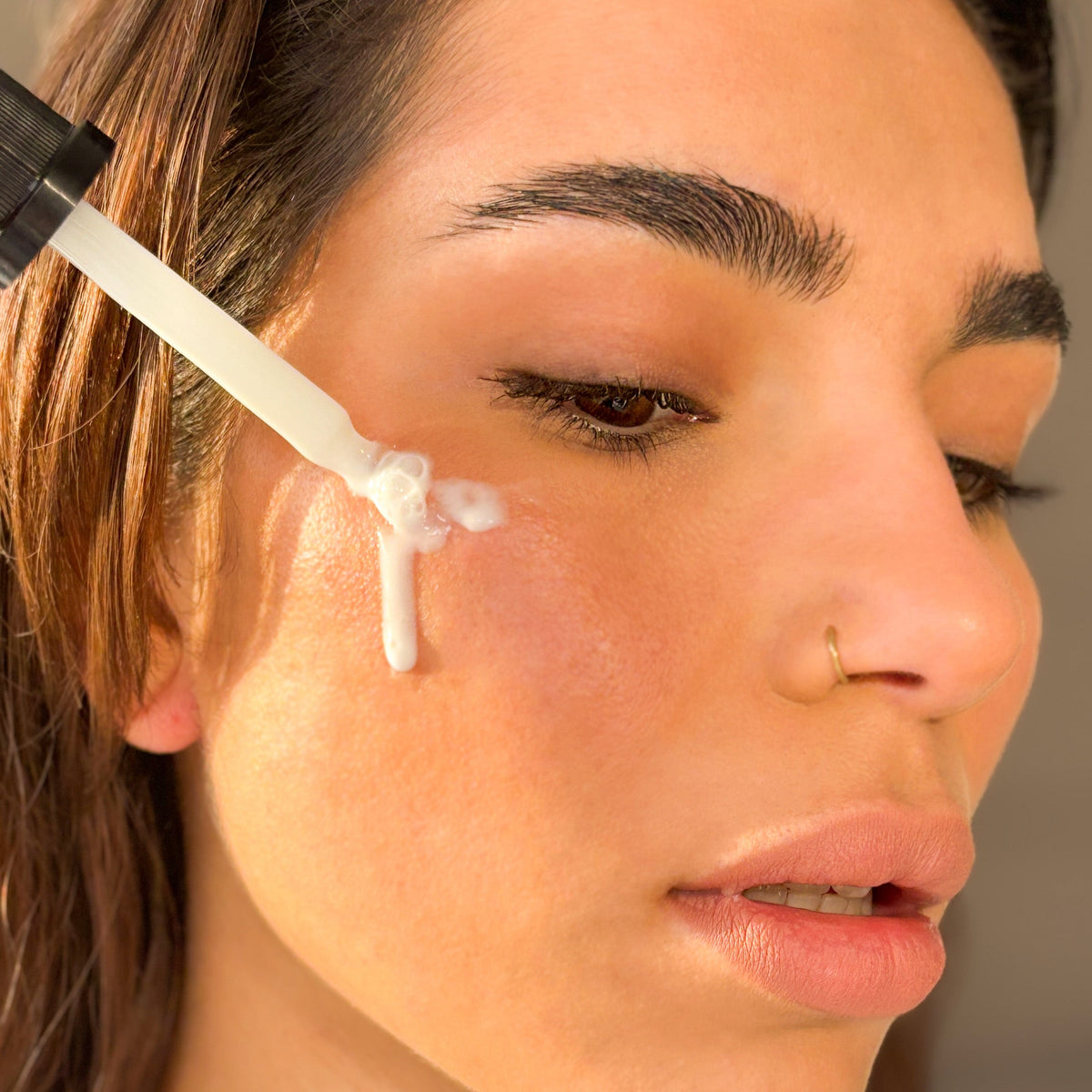 Serum ANISSA Naturkosmetik Anwendungsbild